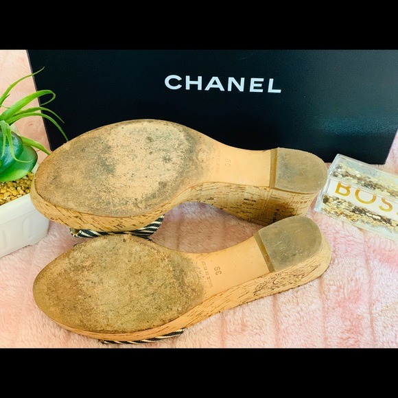 ♥️SOLD to a lovely Buyer!♥️Chanel Logo Wedge - Picture 6 of 9